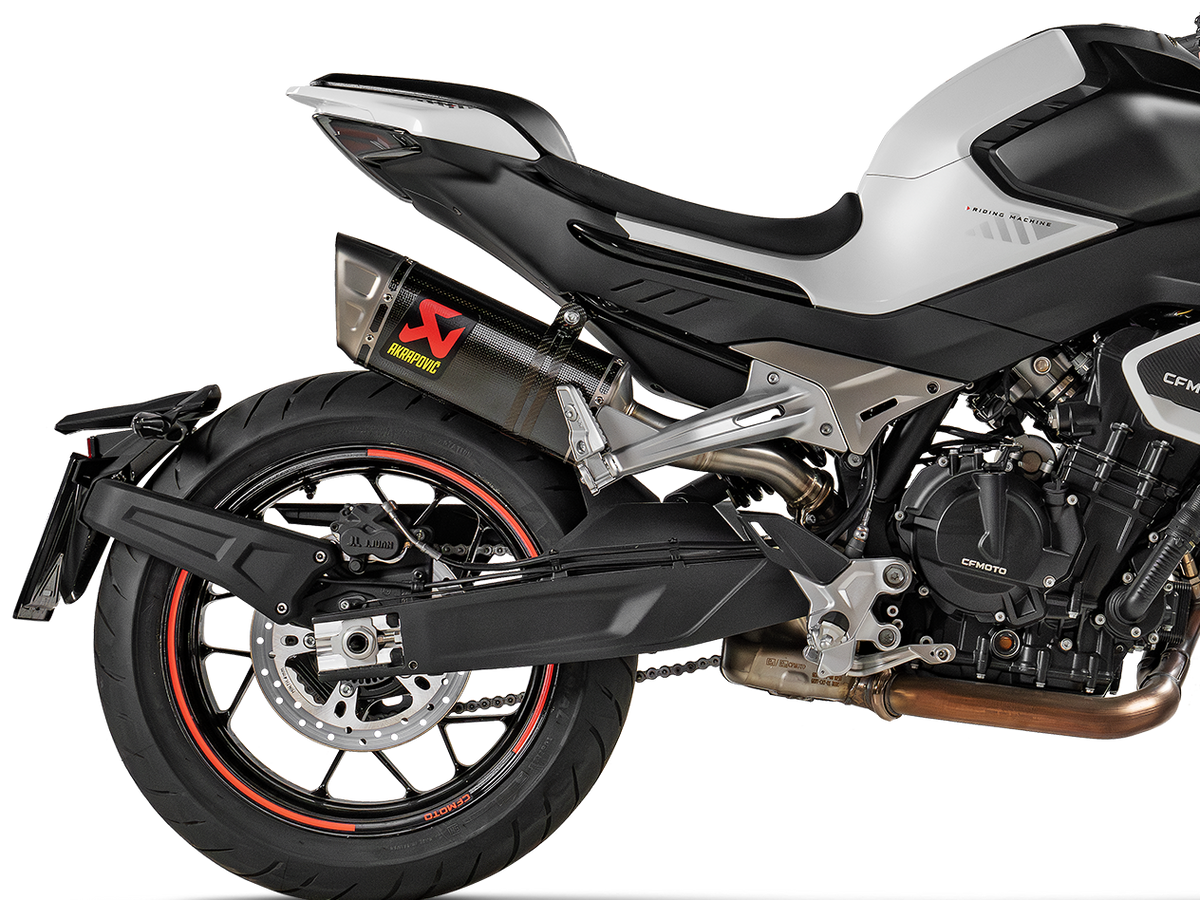 AKRAPOVIC S-CF8SO1-HAPLC CFMOTO 800NK (2024+) Slip-on Exhaust