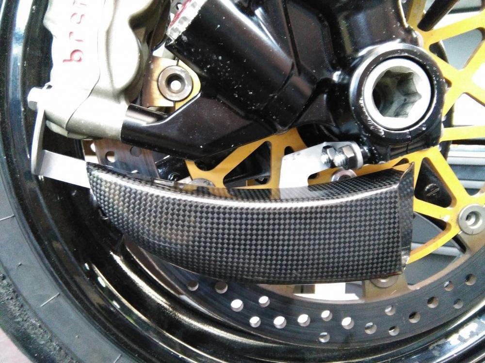 ZA701 - CNC RACING Ducati Multistrada 1260S Carbon Front Brake Cooling  System