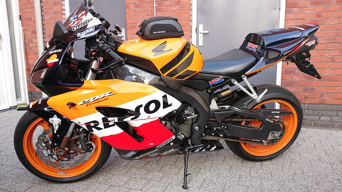 CARBON2RACE Honda CBR1000RR (04/07) Carbon Chain Cover – 2Wheels Hero