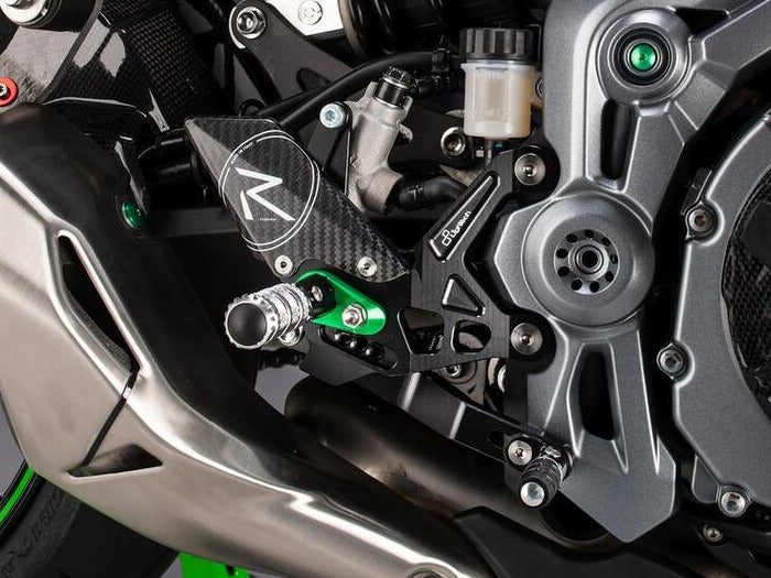 LIGHTECH FTRKA010 Kawasaki Z900(2017+) Rear Sets With Fixed Foot Pegs ...