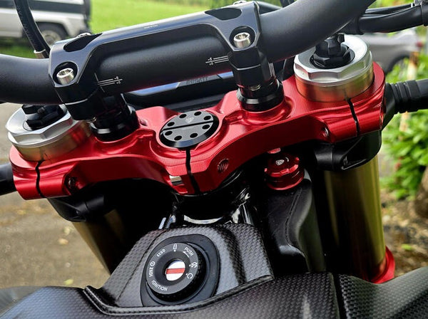 CNC RACING Ducati Hypermotard 698 Mono (2024+) Triple Clamps Top