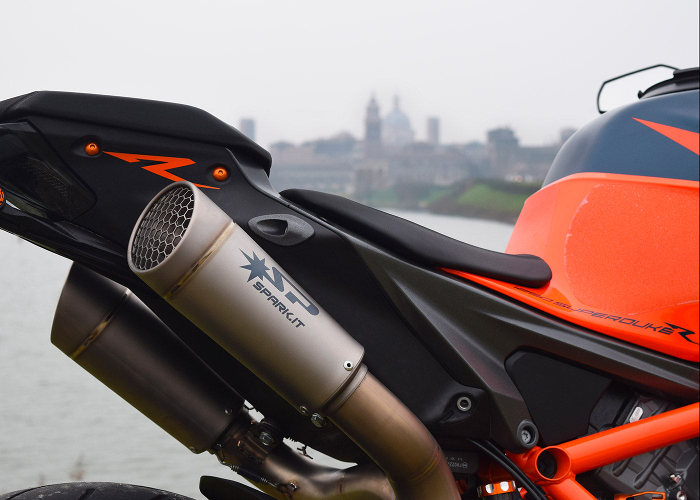 1290 SUPER DUKE R 2020年式 SPARK スリップオンマフラ