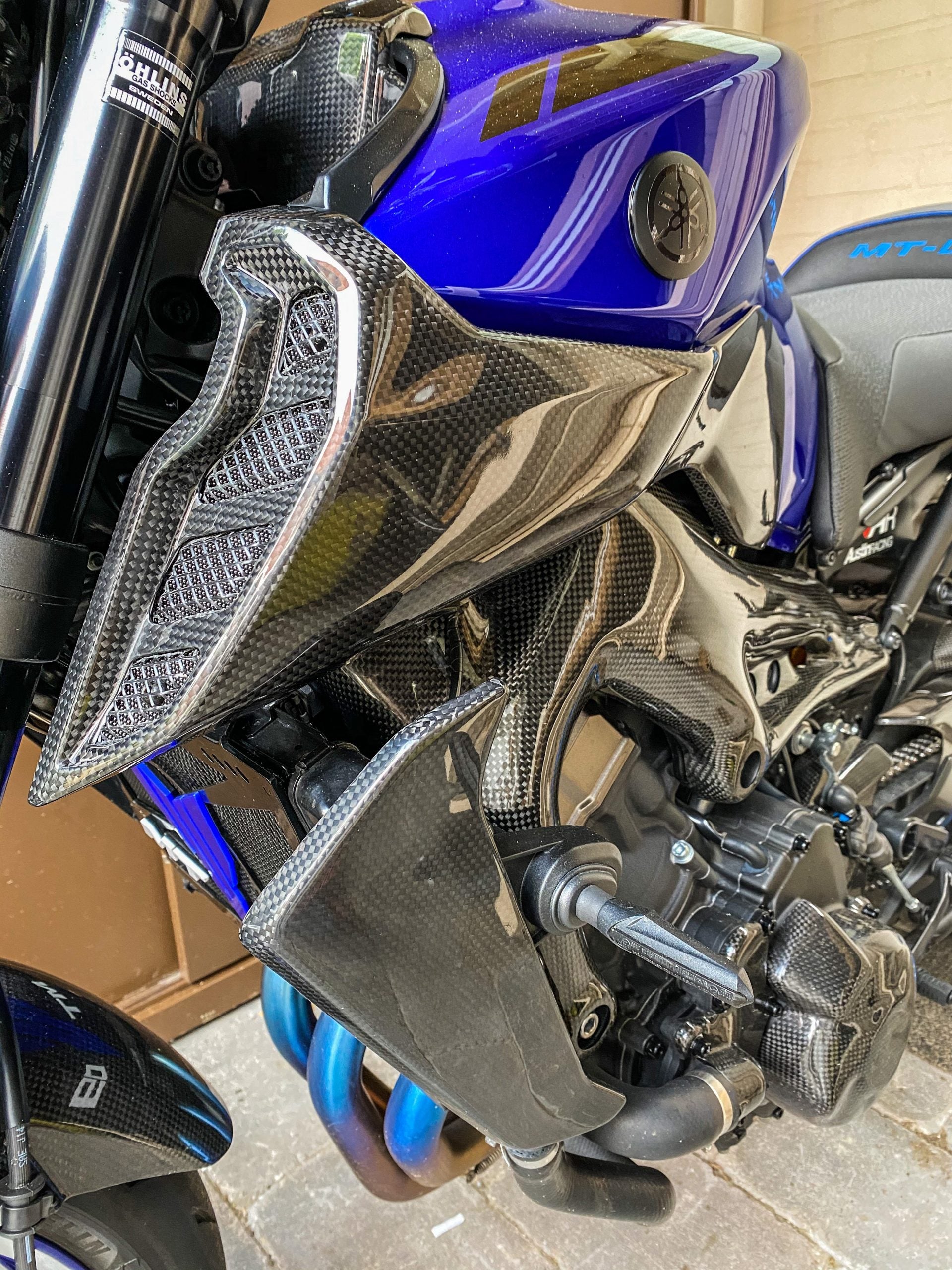 CARBON2RACE Yamaha MT-09 (17/20) Carbon Air Intake Covers 