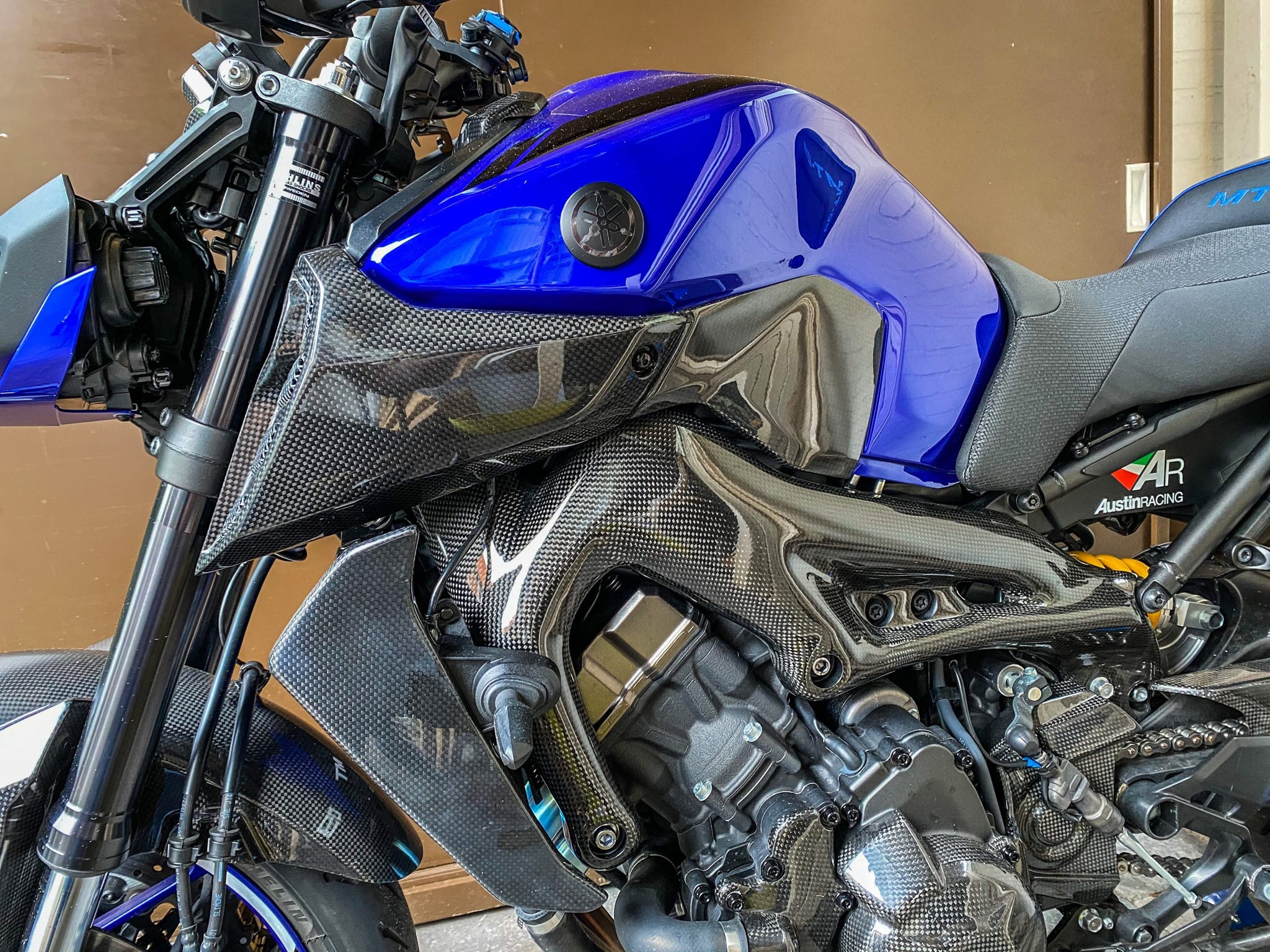 CARBON2RACE Yamaha MT-09 (17/20) Carbon Air Intake Covers 