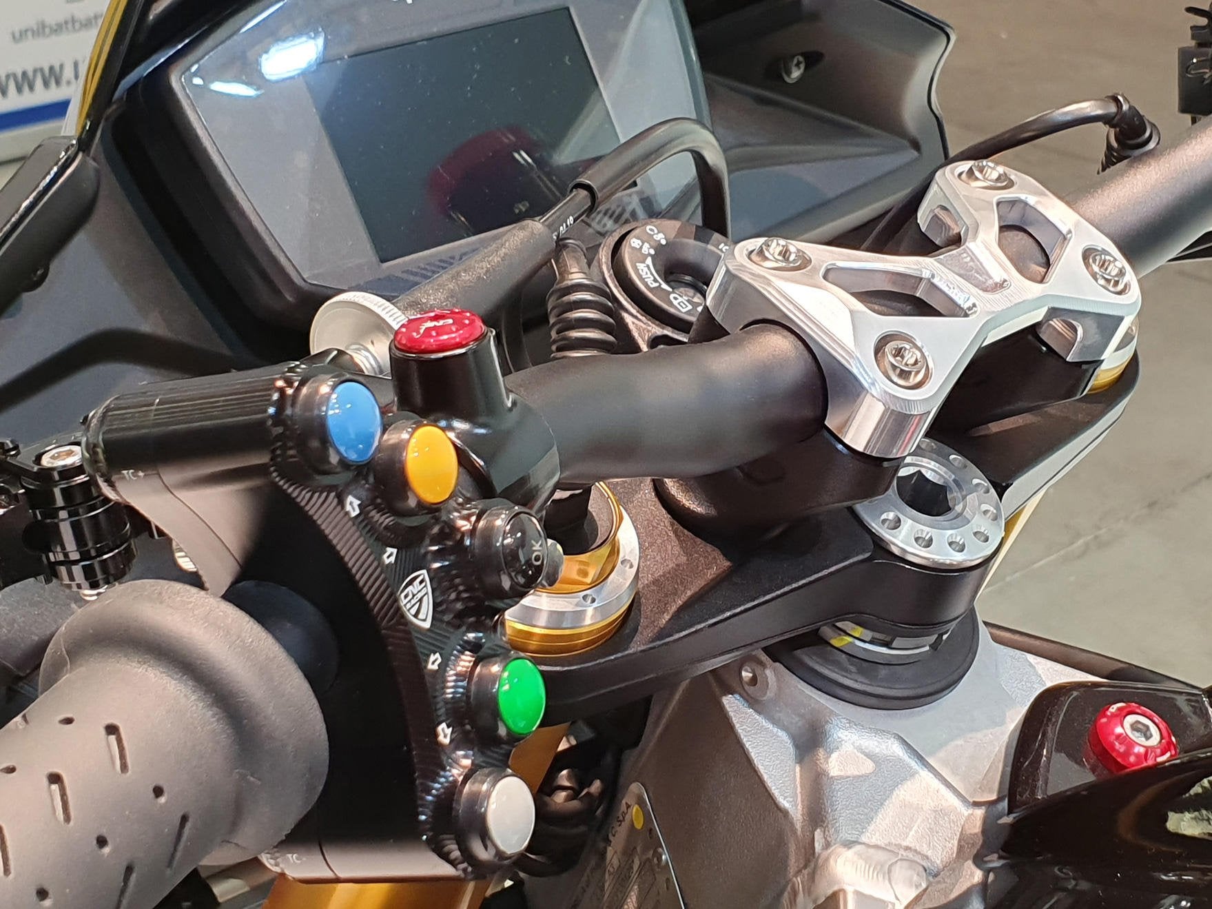 CNC RACING Aprilia RSV4 / Tuono V4 Left Handlebar Switch (racing